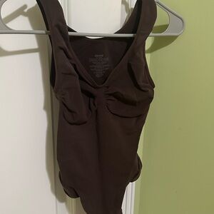 NWOT SKIMS Seamless Sculpt Scoop Neck Thong Bodysuit – Cocoa